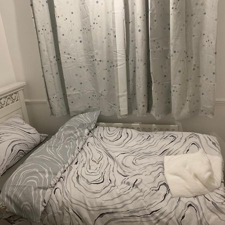 At Apex House Single Room Horndon-on-the-Hill ภายนอก รูปภาพ